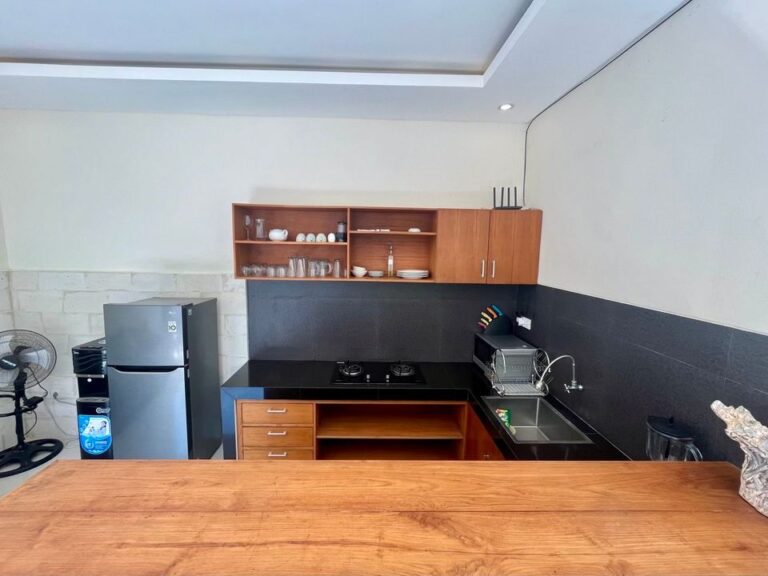 2-Bedrooms-House-in-Berawa-for-Rent-Kitchen-3