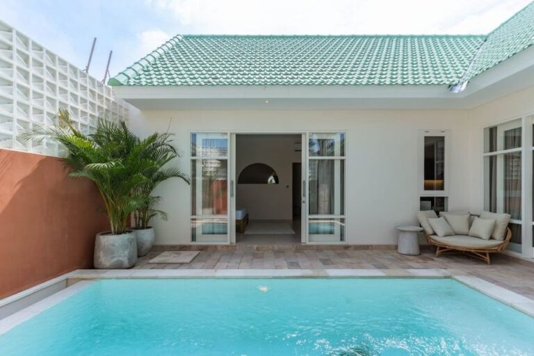 2-Bedrooms-Villa-in-Umalas-for-Yearly-Rent-Swimming-Pool