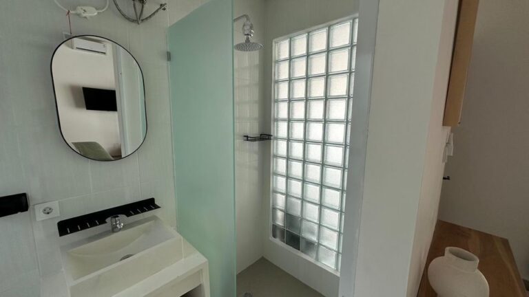 Brand-New-2-Bedroom-Villa-for-Rent-in-Tumbak-Bayuh-Shower