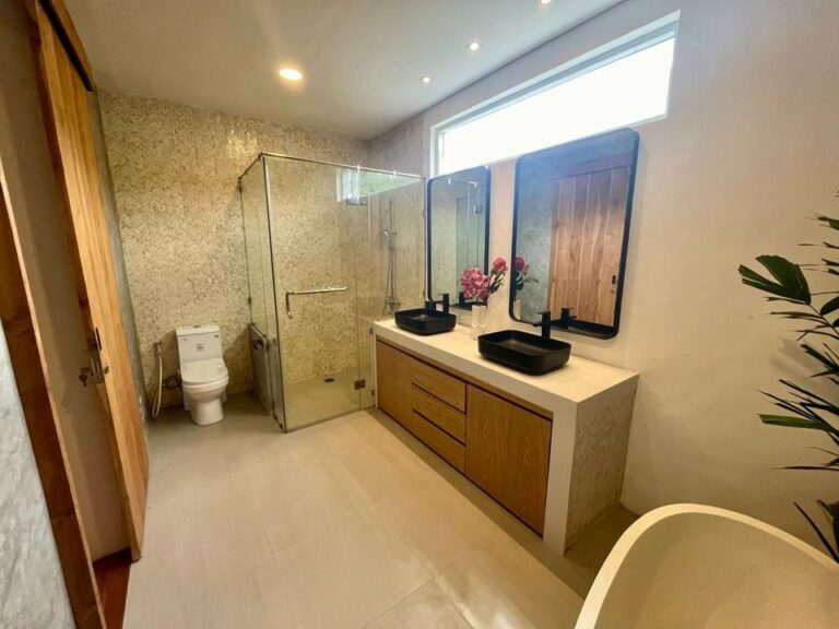 Brand-New-3-Bedrooms-Villa-in-Buduk-Leasehold-Bathroom