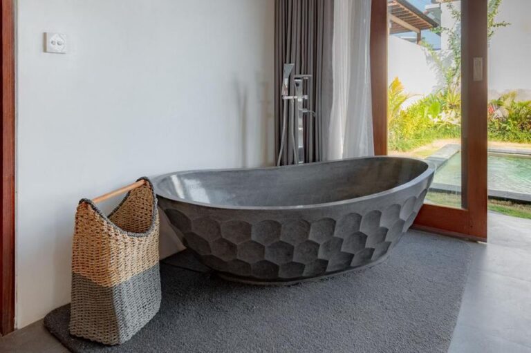 Seseh-Beach-1-Bedroom-Villa-Yearly-Rent-Bathtub