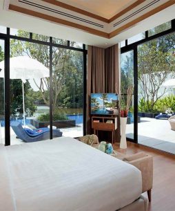 Bedroom open on pool and terrace