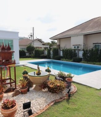 Hua-Hin-Thailand-Luxury-Villa-with-Pool-For-Sale