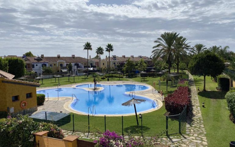 Large-Townhouse-For-Sale-in-Guadalmina-Alta