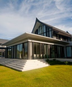 Beachfront villa to buy in Thailand